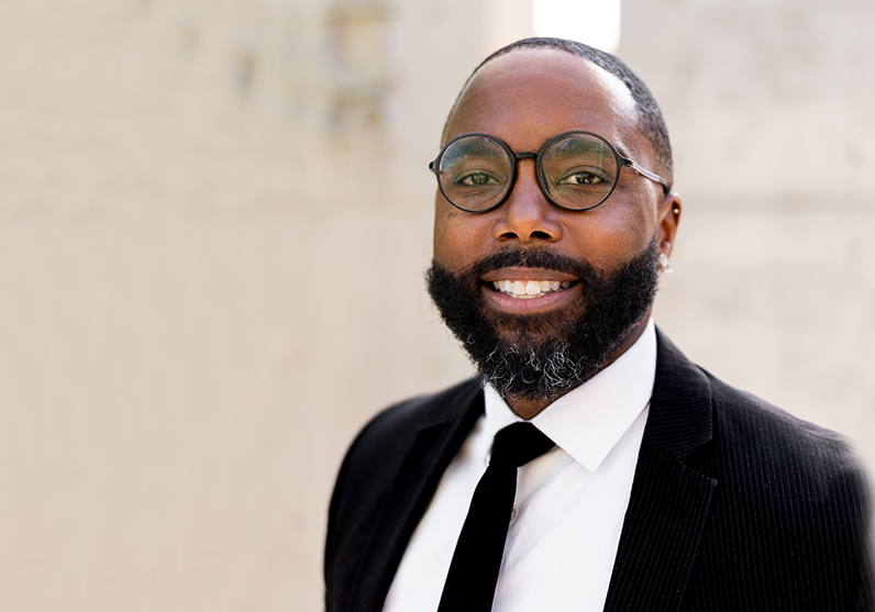 Portrait of Hakim Bellamy.
